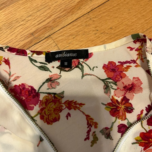 2 pre-owned lightweight blouses. Women. - Picture 4 of 9